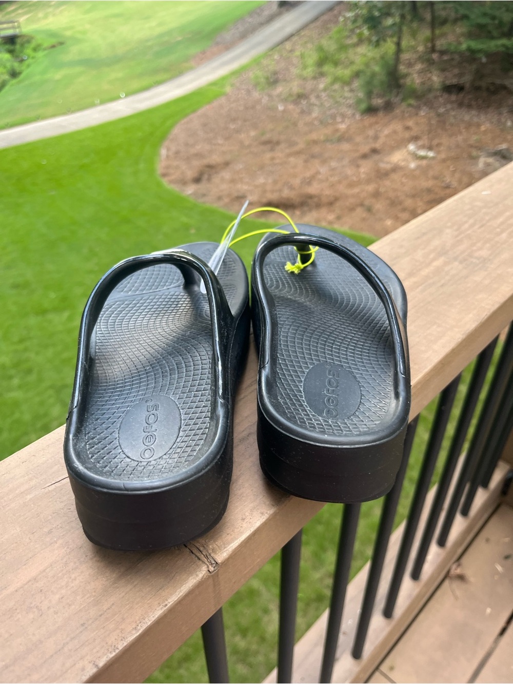 OOFOS Women’s Black Recovery Flip Flops size 8 - NEW WITH TAGS - Picture 10 of 11